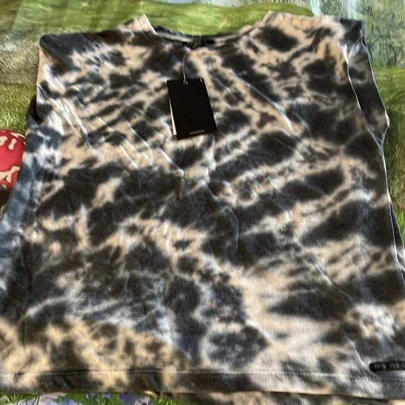 Hudson Jeans Shoulder Pad T-Shirt, Black Tie Dye, Big Girls XL or Women’s XS/S - Picture 7 of 7